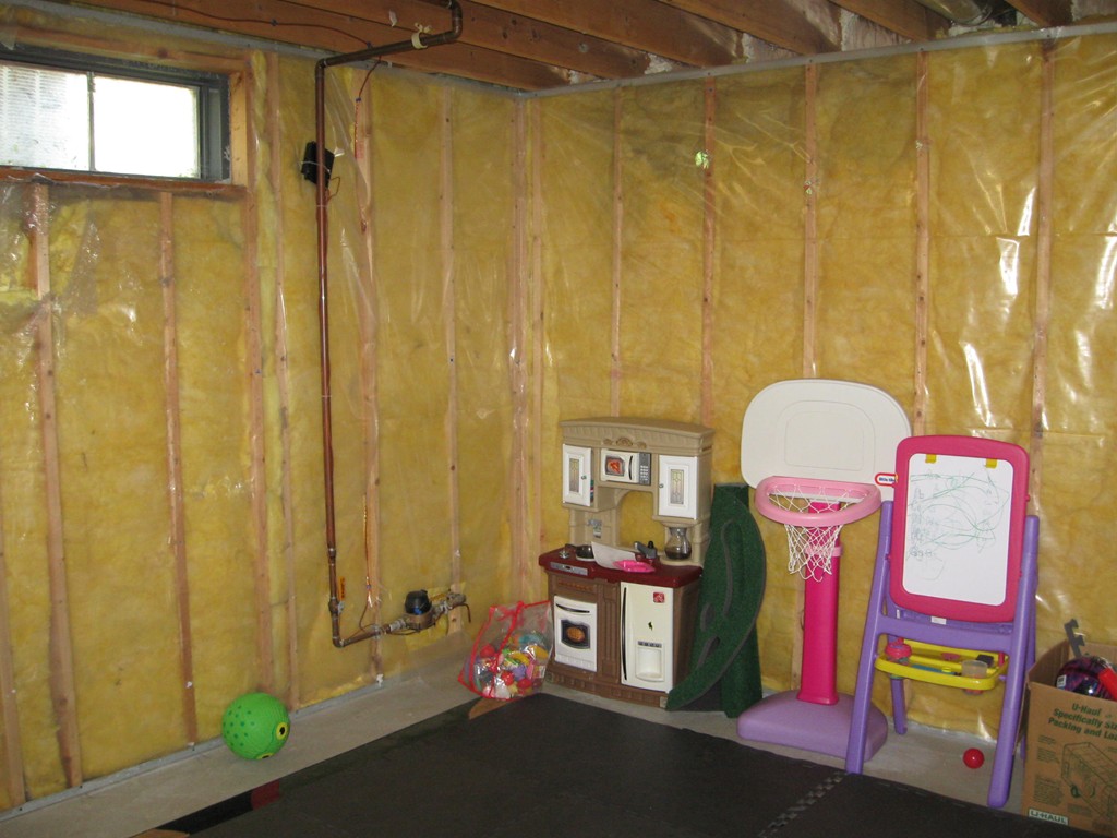 56 Gates Avenue Springfield, MA 01118 - Photo 27 of 30