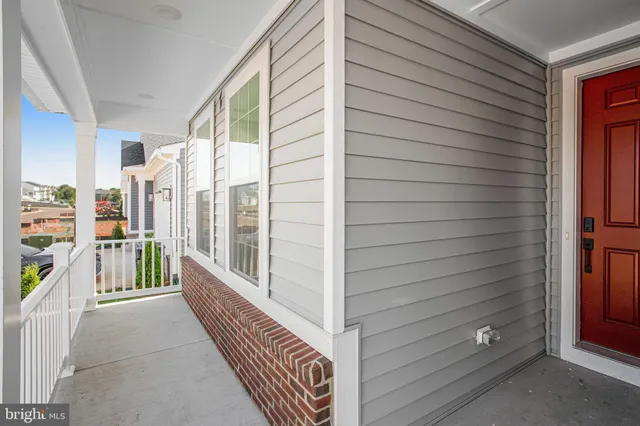 a view of a house with yard