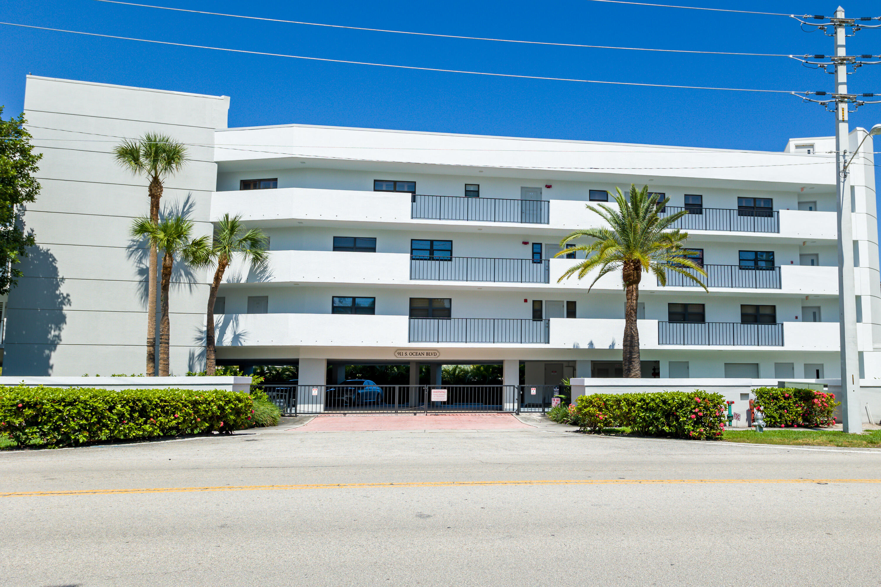 911 South Ocean Boulevard, Unit 2A Boca Raton, FL 33432 - Photo 3 of 24 911 S Ocean Blvd Unit 2A-021