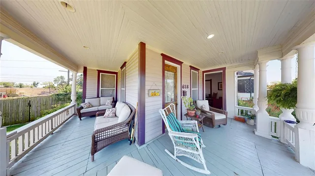 $199,900 | 618 West Chestnut Street, Denison, TX 75020