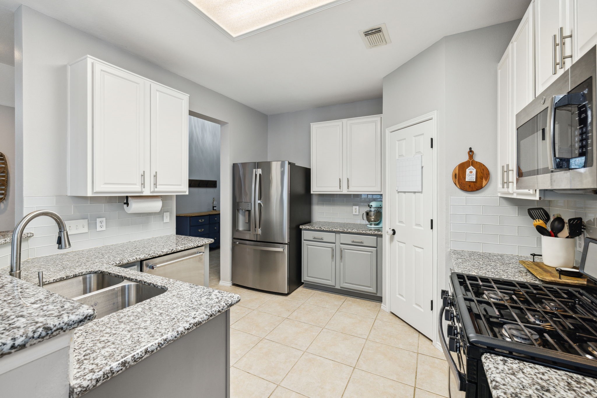 3526 Azalea Sands Drive Spring, TX 77386 - Photo 15 of 39 a kitchen with stainless steel appliances granite countertop a sink stove and refrigerator