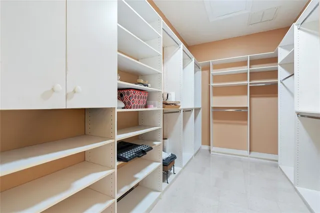 an empty room with a ceiling fan and closet