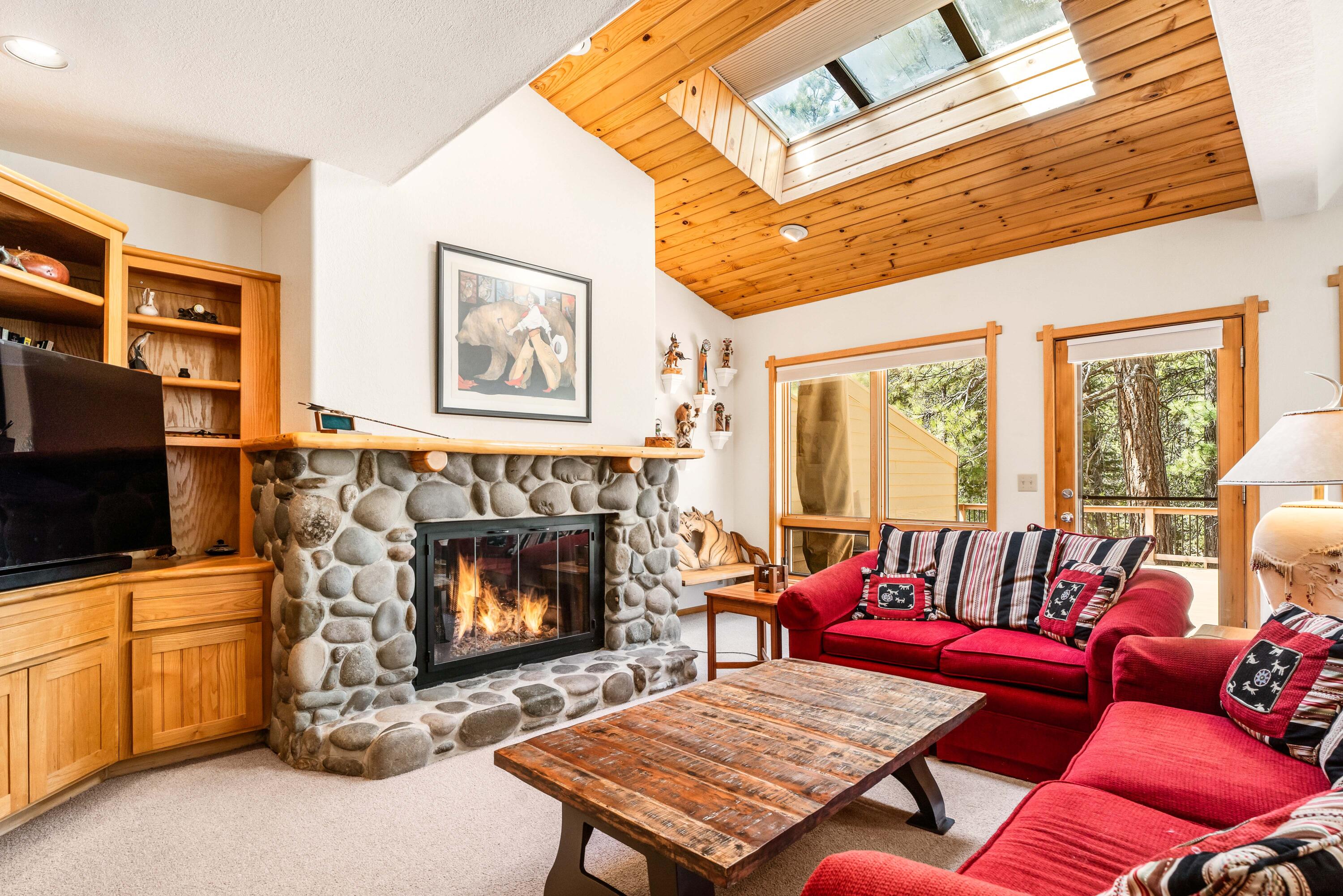 17678 Bittern Lane, Unit 5 Sunriver, OR 97707 - Photo 5 of 41 Living Area