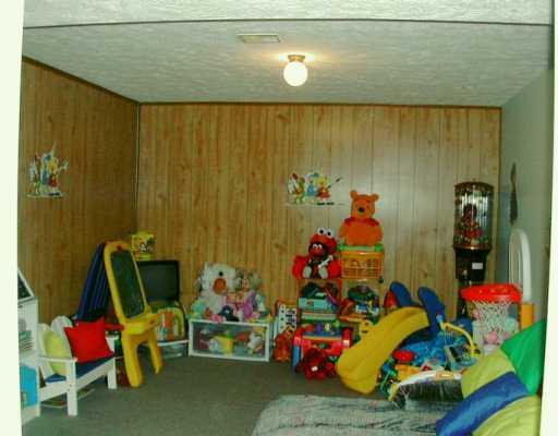 425 Shady Ridge Drive Monroeville, PA 15146 - Photo 5 of 6 Den/Family/Great Room.