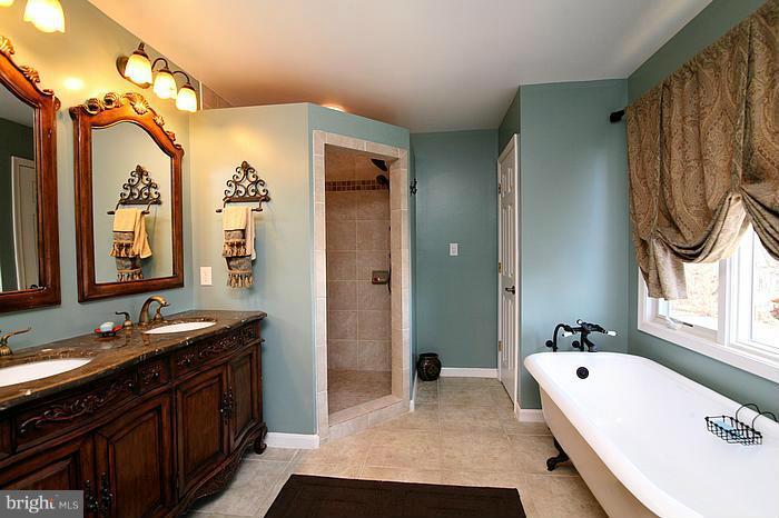 15683 Dover Road Upperco, MD 21155 - Photo 26 of 30 Bath (Master)
