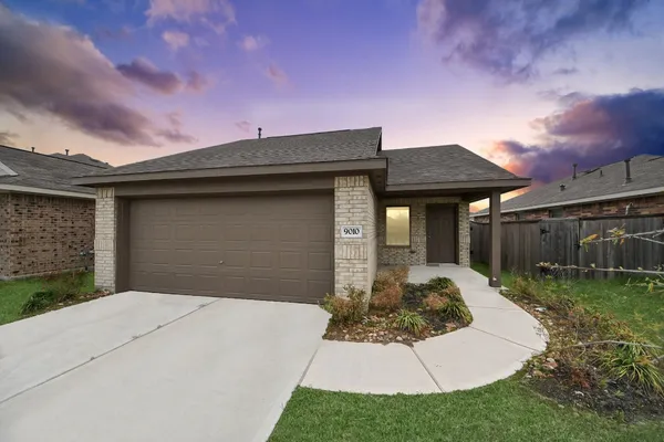 $2,000 | 9010 Estes Lks Drive, Baytown, TX 77521