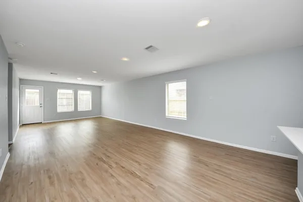 $2,000 | 9010 Estes Lks Drive, Baytown, TX 77521