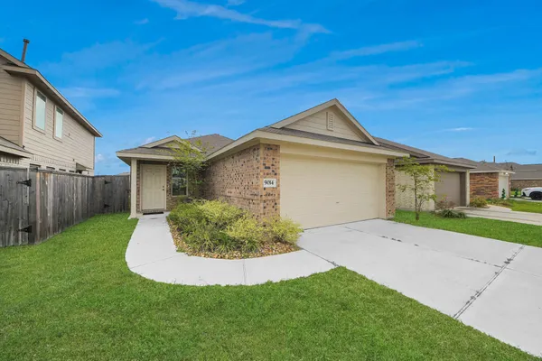 $2,000 | 9010 Estes Lks Drive, Baytown, TX 77521