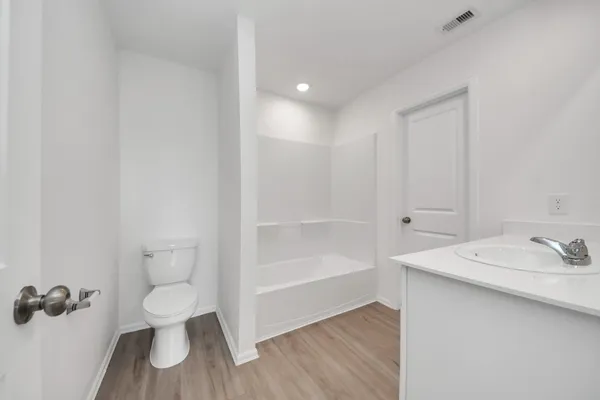 $2,000 | 9010 Estes Lks Drive, Baytown, TX 77521