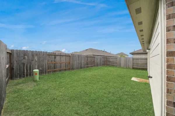 $2,000 | 9010 Estes Lks Drive, Baytown, TX 77521