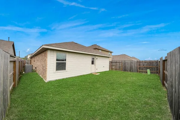 $2,000 | 9010 Estes Lks Drive, Baytown, TX 77521