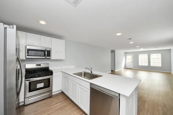 $2,000 | 9010 Estes Lks Drive, Baytown, TX 77521