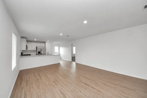 $2,000 | 9010 Estes Lks Drive, Baytown, TX 77521