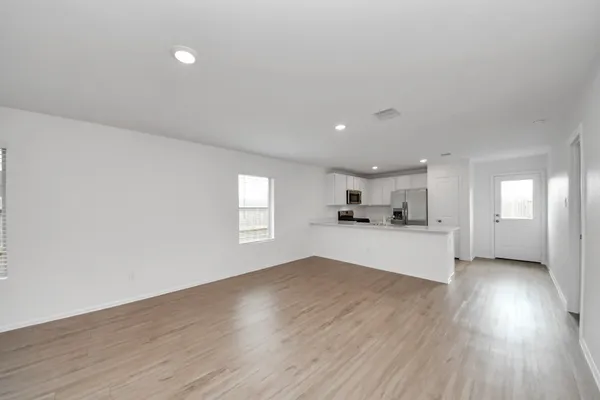 $2,000 | 9010 Estes Lks Drive, Baytown, TX 77521