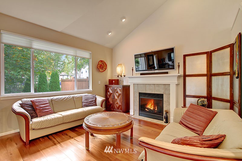 108 South 49th Street, Unit C Renton, WA 98055 - Photo 3 of 24
