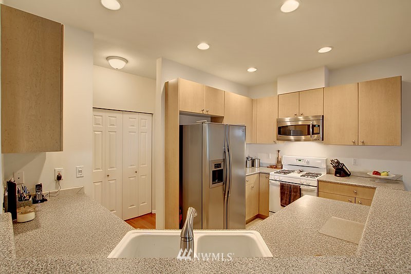 108 South 49th Street, Unit C Renton, WA 98055 - Photo 7 of 24