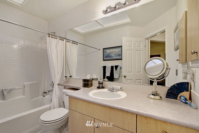 108 South 49th Street, Unit C Renton, WA 98055 - Photo 9 of 24