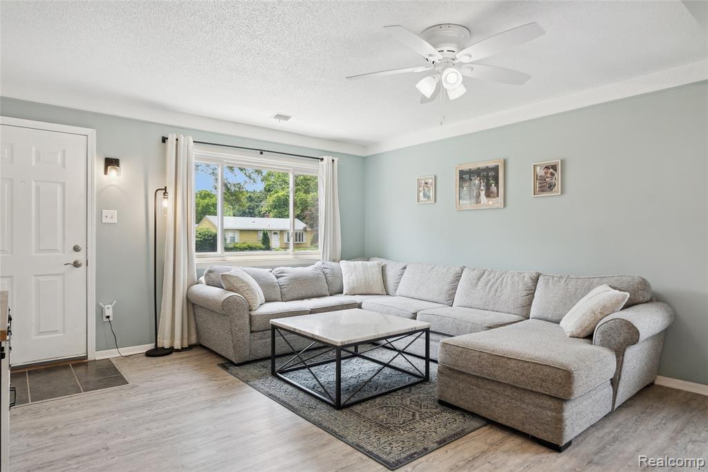 39248 Wade Road Romulus, MI 48174 - Photo 4 of 40