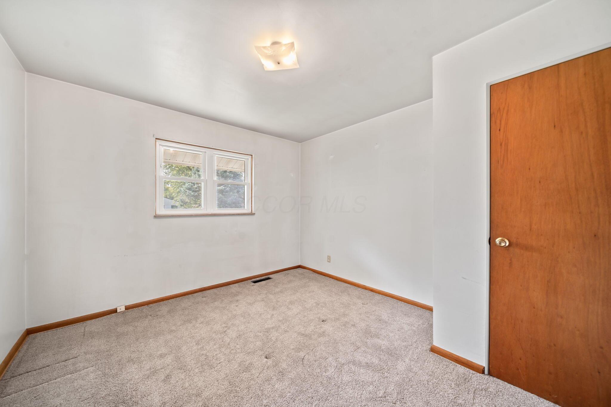 2835 Schwartz Road Columbus, OH 43232 - Photo 11 of 41 19-web-or-mls-DSC00799