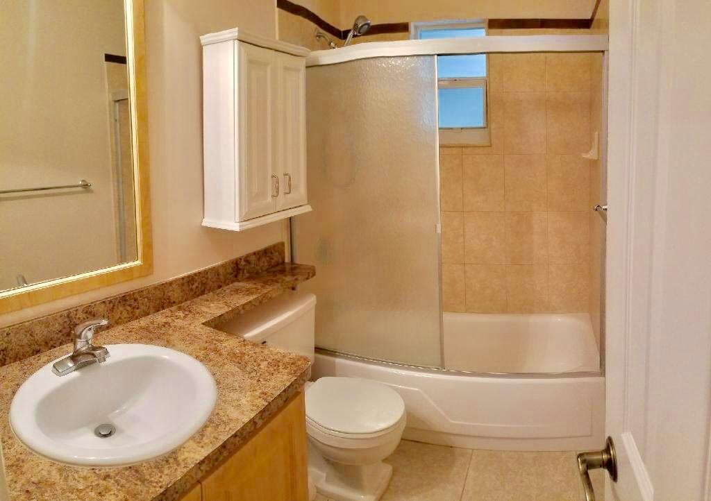 504 Davis Road, Unit 94 Palm Springs, FL 33461 - Photo 11 of 25 Master bathroom