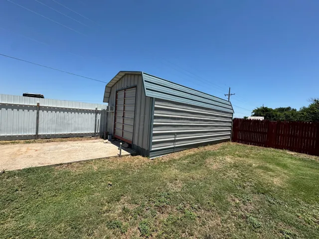 $189,900 | 403 Aaron Road, Fritch, TX 79036