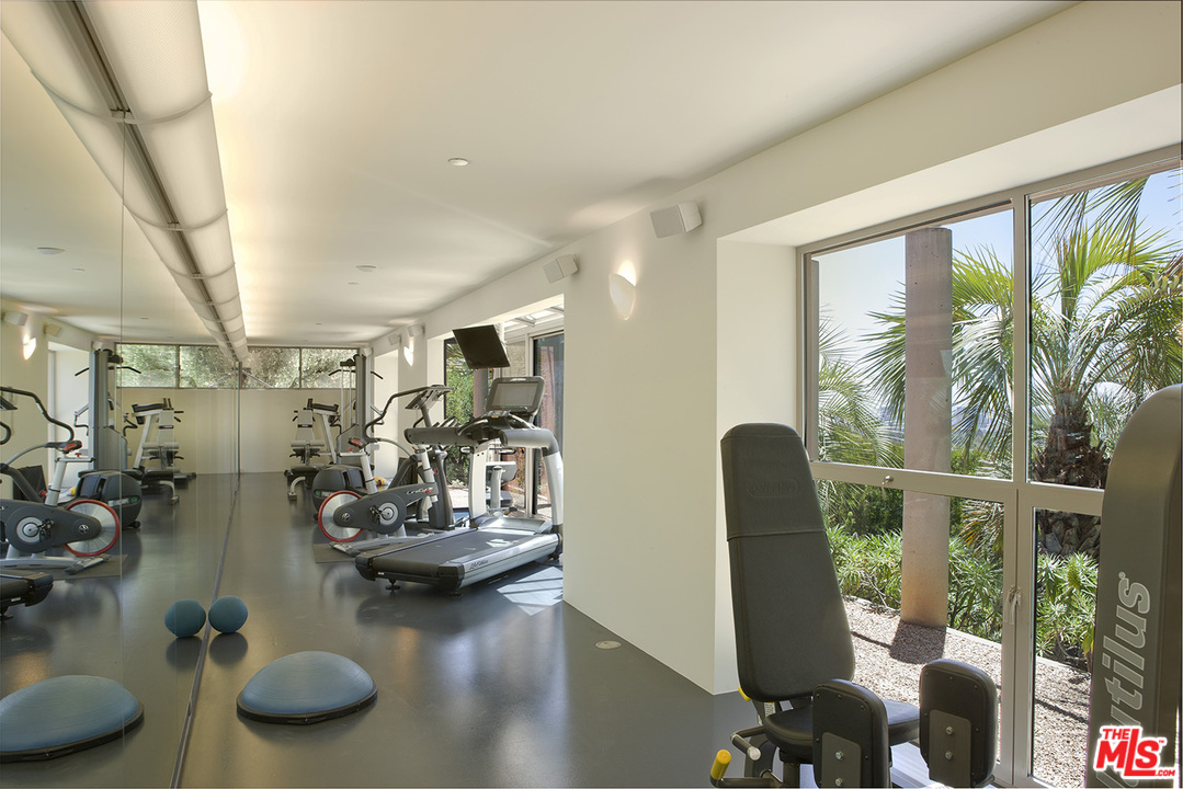 1827 Westridge Road Los Angeles, CA 90049 - Photo 17 of 34 a view of a living room and patio area