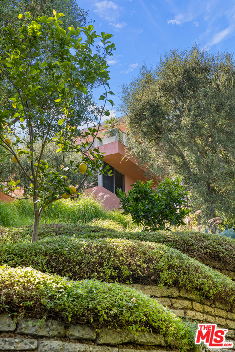 1827 Westridge Road Los Angeles, CA 90049 - Photo 18 of 34 a view of a house with a yard