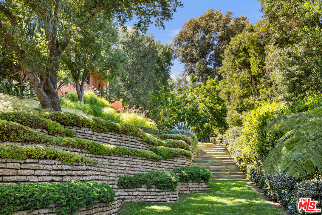 1827 Westridge Road Los Angeles, CA 90049 - Photo 23 of 34 a view of a garden