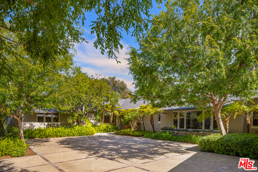 1827 Westridge Road Los Angeles, CA 90049 - Photo 24 of 34 a front view of a house with a yard