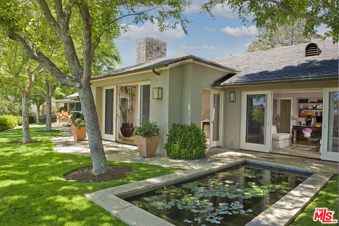 1827 Westridge Road Los Angeles, CA 90049 - Photo 25 of 34 a front view of a house with garden