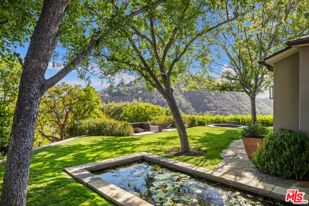 1827 Westridge Road Los Angeles, CA 90049 - Photo 26 of 34 a view of a park with large trees