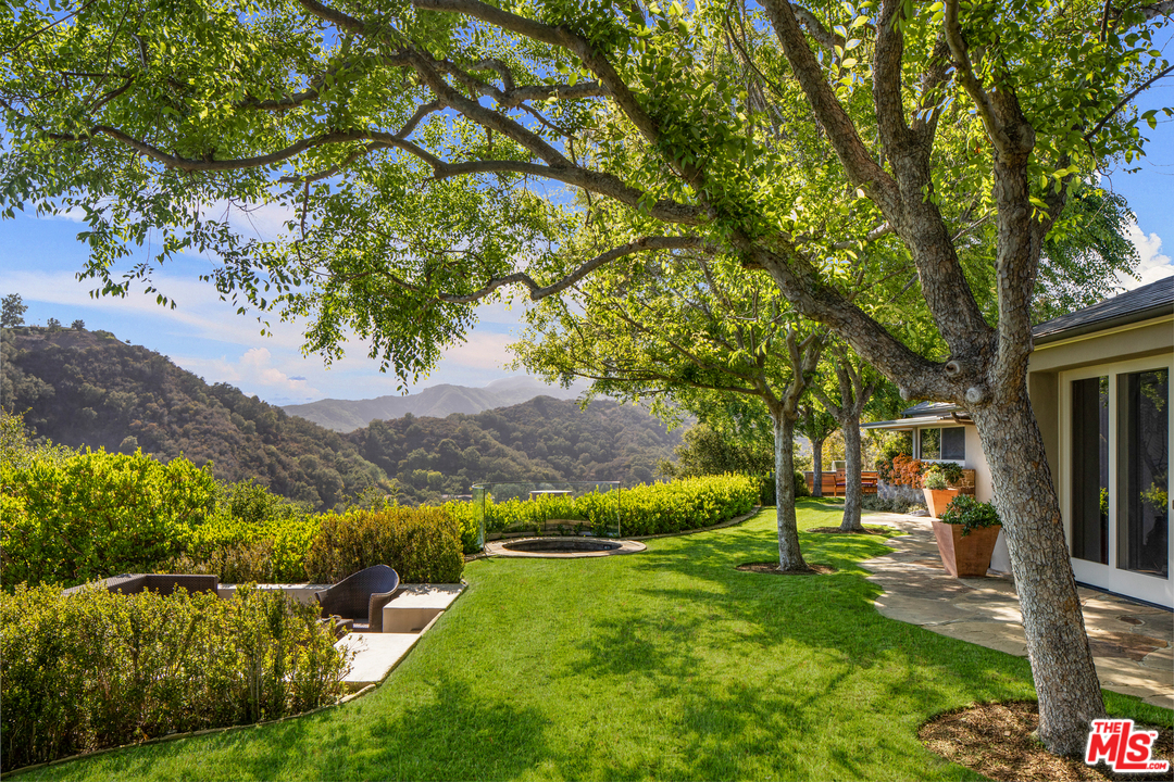 1827 Westridge Road Los Angeles, CA 90049 - Photo 32 of 34 a view of backyard with green space