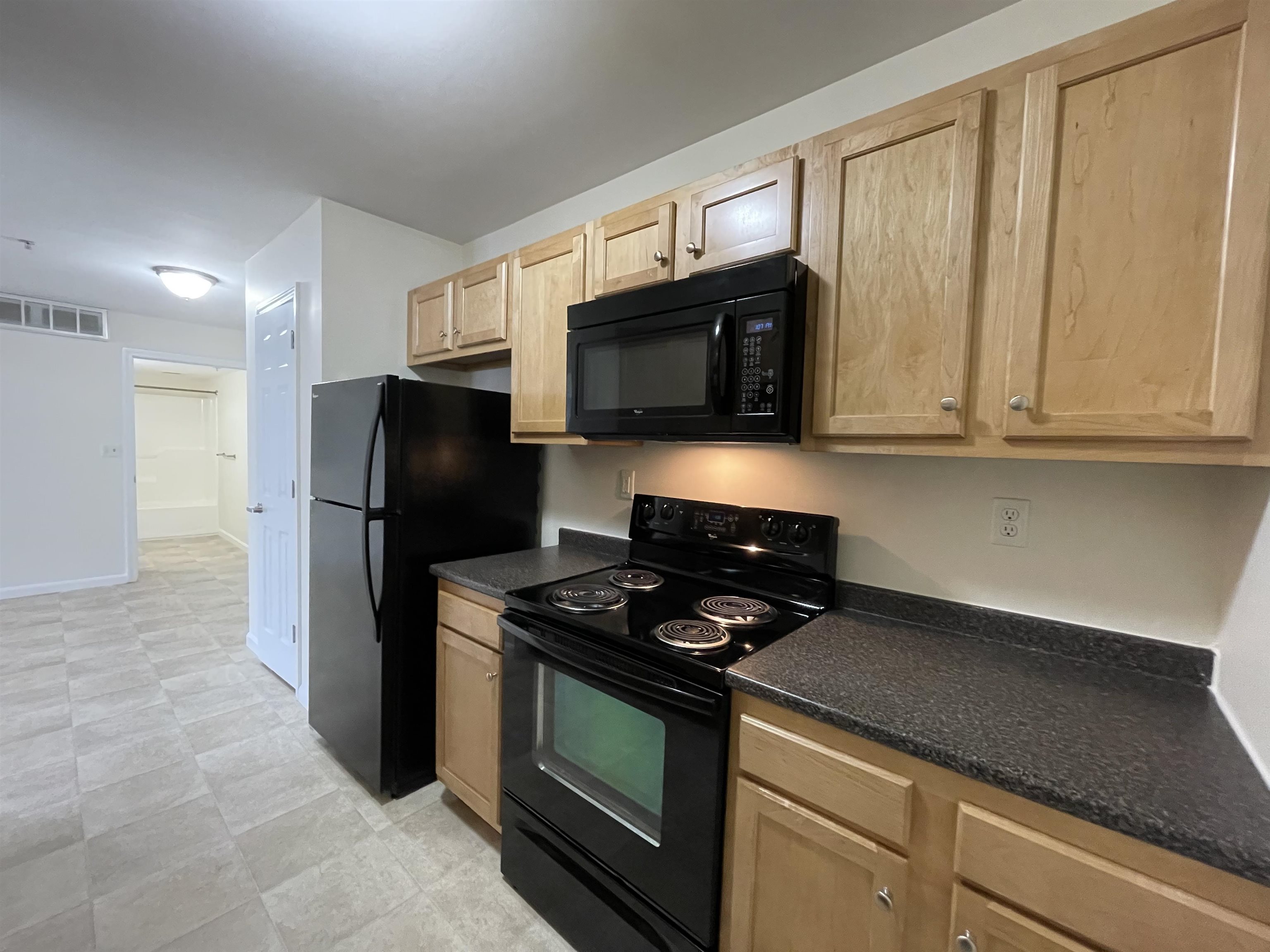 80 Sentinel Court, Unit 301 Manchester, NH 03103 - Photo 12 of 39