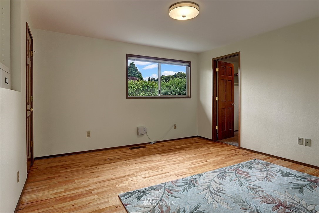 1004 Daley Street Edmonds, WA 98020 - Photo 14 of 25