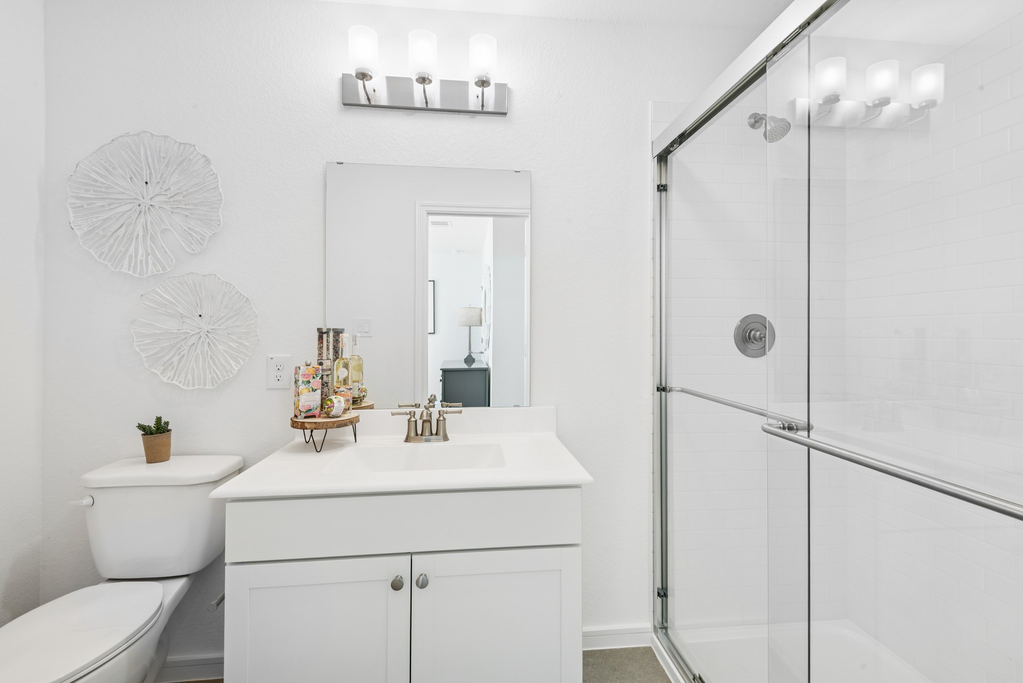 2815 Clapbread Lane Rosenberg, TX 77471 - Photo 22 of 49 Bedroom 2 bath (*Photo not of actual home and used for illustration purposes only.)