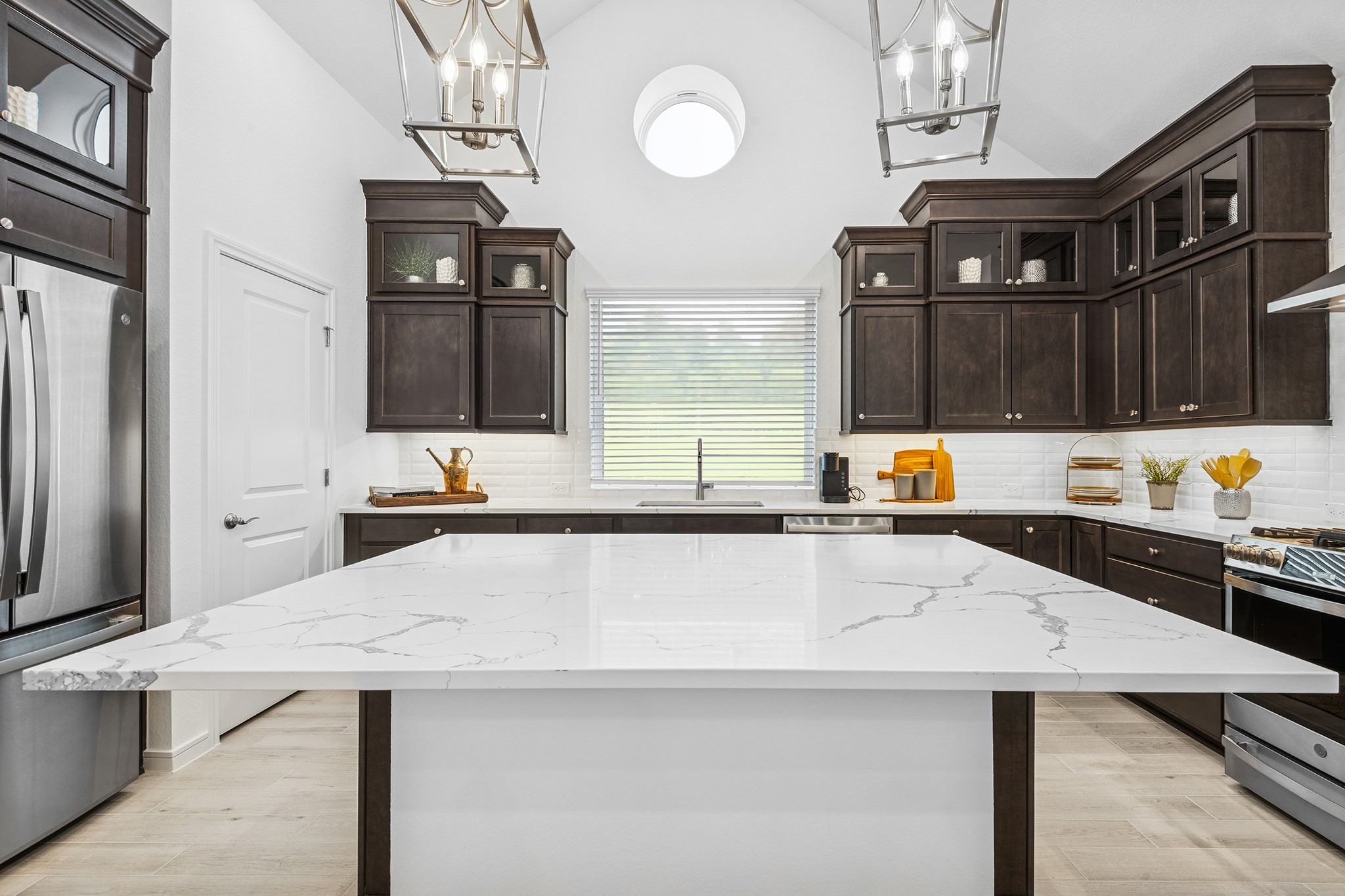 2815 Clapbread Lane Rosenberg, TX 77471 - Photo 7 of 49 Gourmet island kitchen (*Photo not of actual home and used for illustration purposes only.)