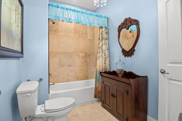 a view of a livingroom with furniture