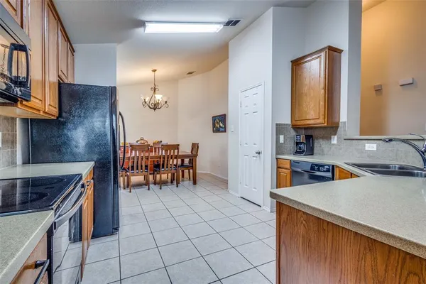 $2,450 | 6025 Goldenrod Drive, Denton, TX 76208
