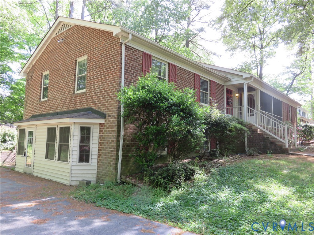 8379 Quailfield Road Mechanicsville, VA 23116 - Photo 6 of 56 a front view of a house with garden