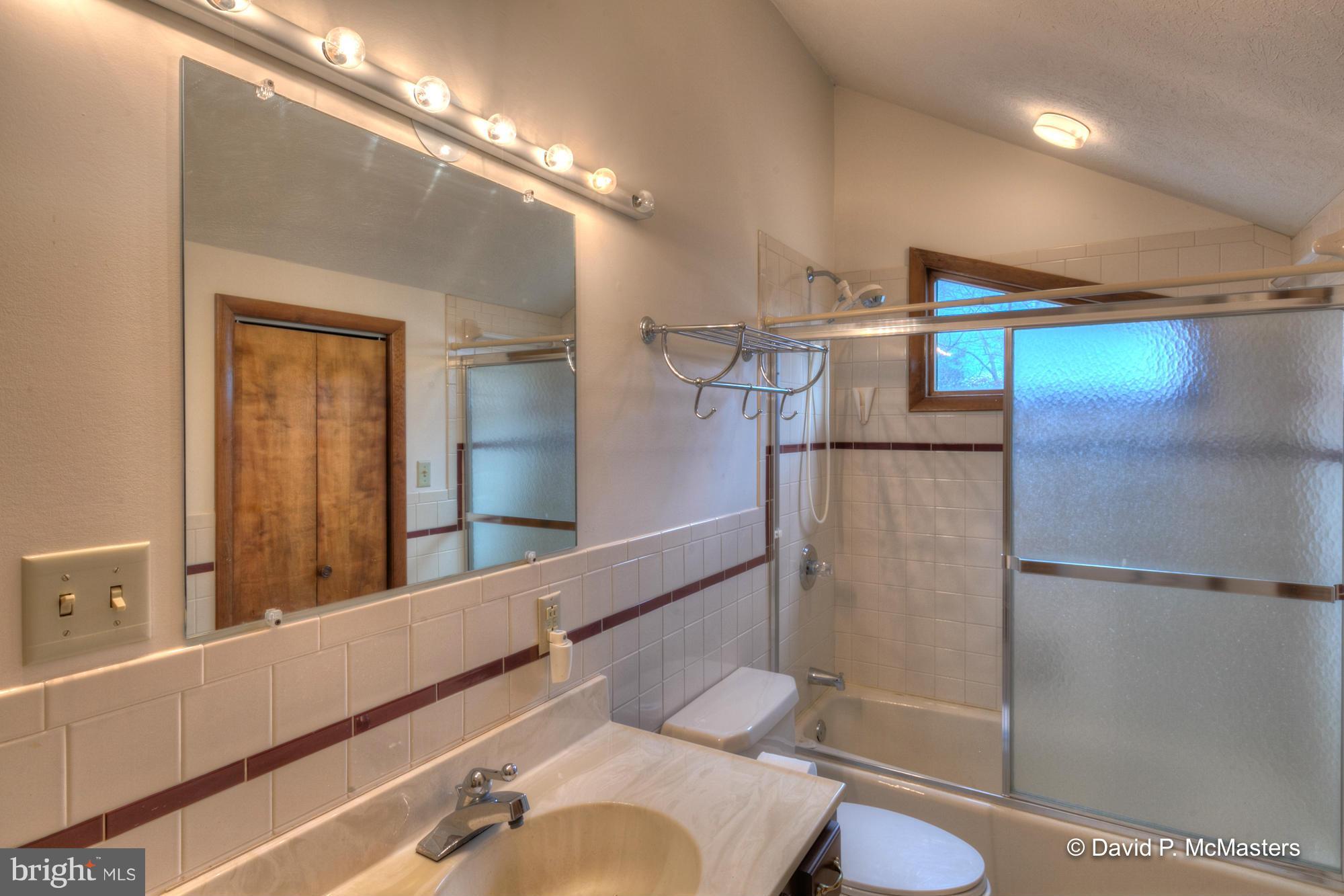 412 Hunting Road Winchester, VA 22603 - Photo 16 of 22 Bath