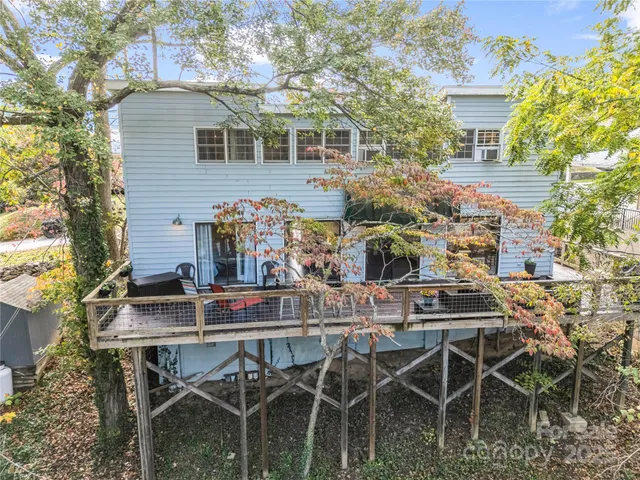a view of a dinning tables and chair in the patio