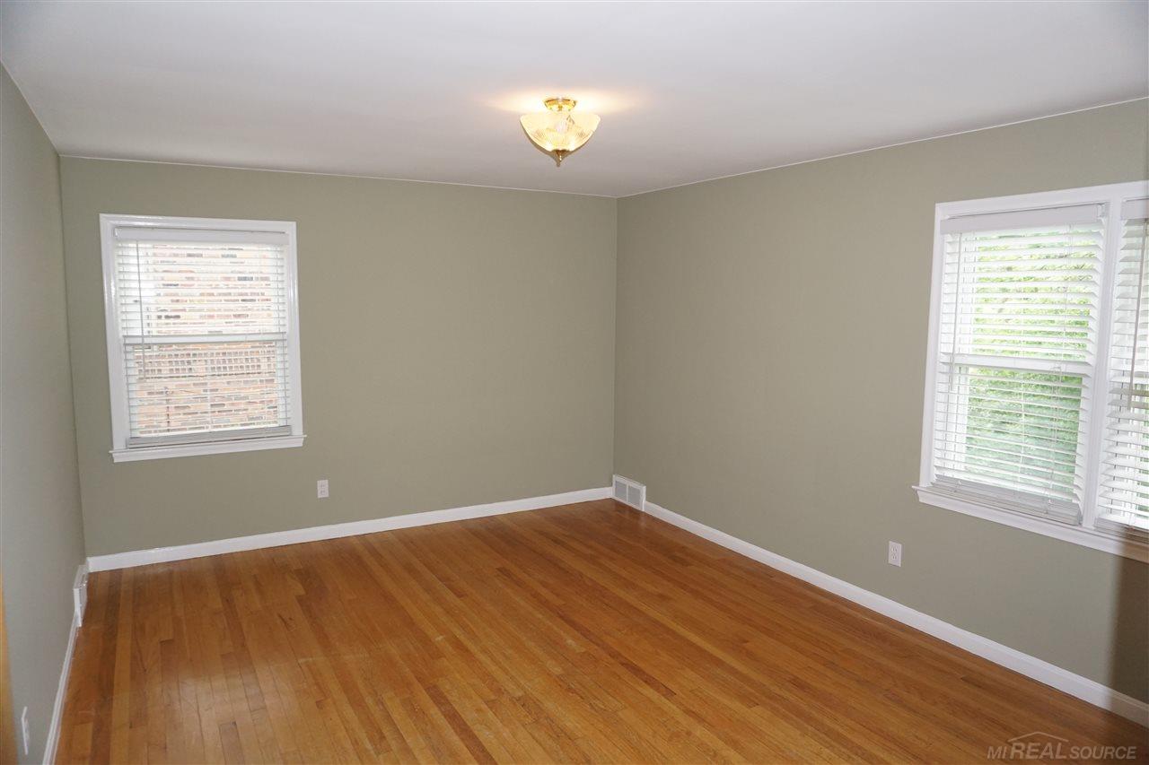 1913 Severn Road Grosse Pointe Woods, MI 48236 - Photo 18 of 24