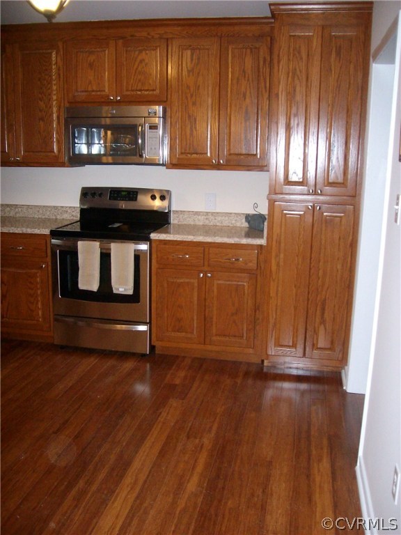 5425 West Hundred Road Chester, VA 23831 - Photo 8 of 14 a kitchen with granite countertop wooden cabinets and a wooden floor