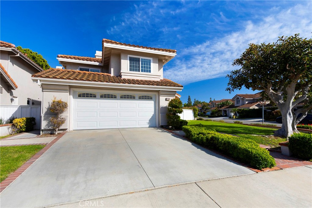 2 Bernini Irvine, CA 92614 - Photo 3 of 30 End lot with neighbor on only one side!