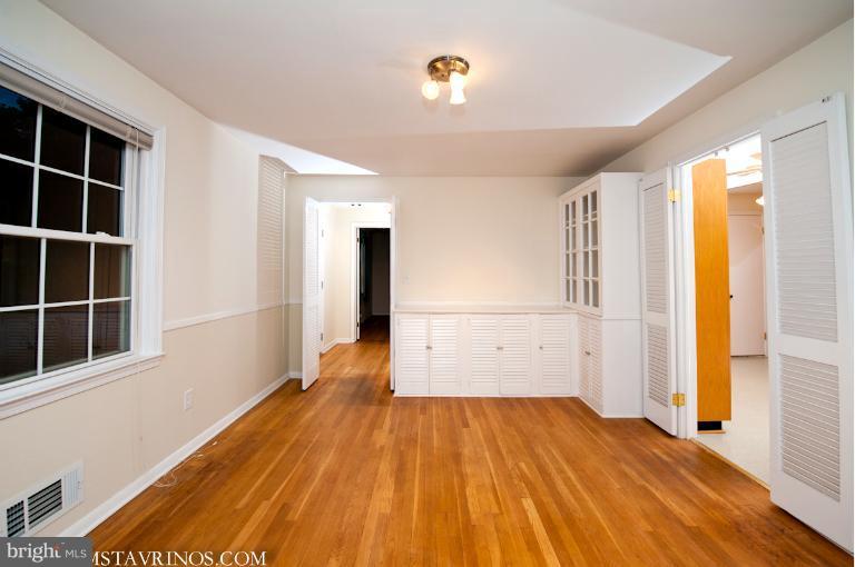 403 Aigburth Road Towson, MD 21286 - Photo 15 of 30 Interior (General)