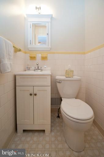 403 Aigburth Road Towson, MD 21286 - Photo 16 of 30 Bath