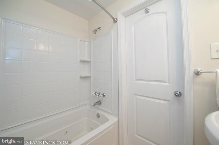 403 Aigburth Road Towson, MD 21286 - Photo 17 of 30 Bath