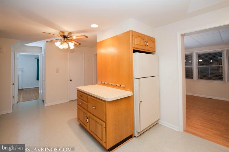 403 Aigburth Road Towson, MD 21286 - Photo 21 of 30 Kitchen