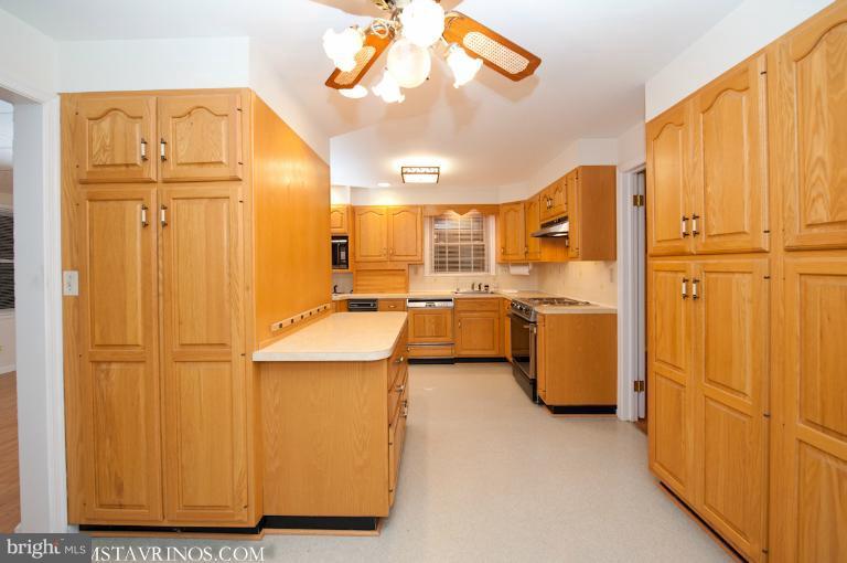403 Aigburth Road Towson, MD 21286 - Photo 26 of 30 Kitchen
