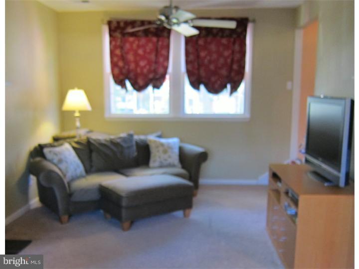 24 Purdue Drive Delran, NJ 08075 - Photo 11 of 21 Family Room